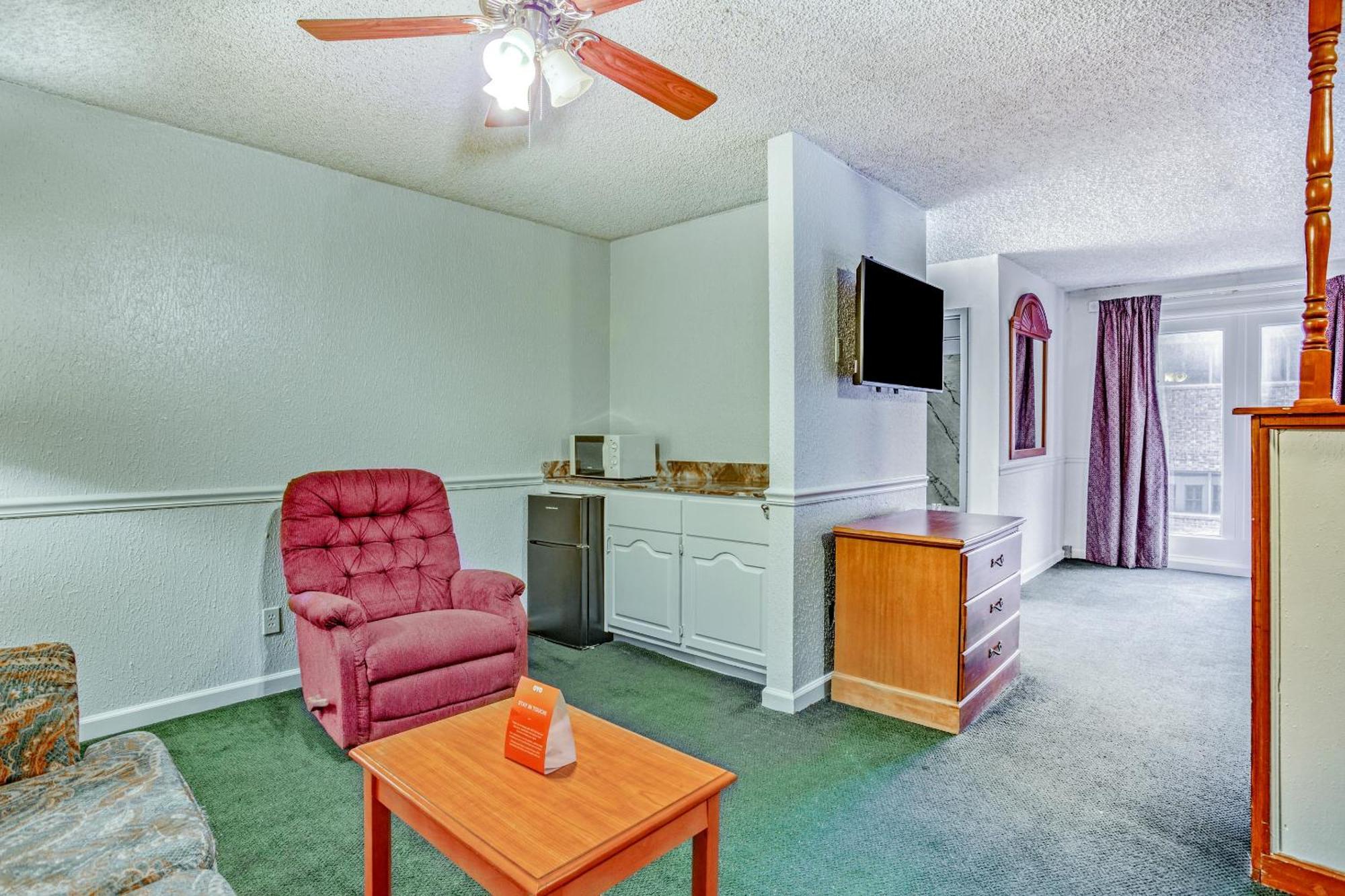 Hotel Oyo Townhouse Tulsa Woodland Hills Exterior foto